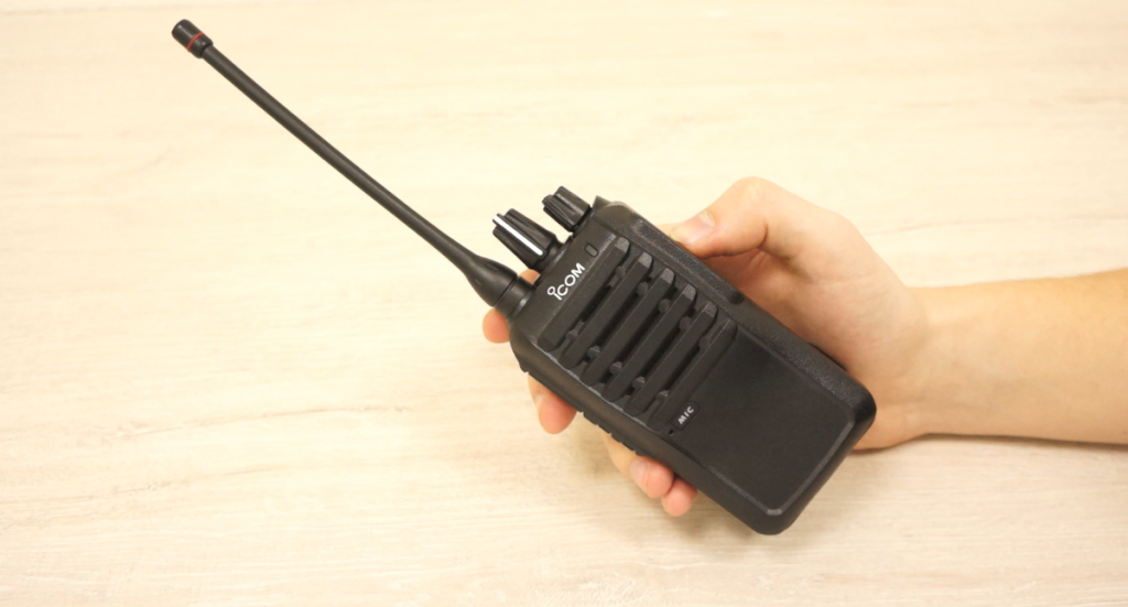 Icom IC-F4003 - надежная профессиональная радиостанция.
